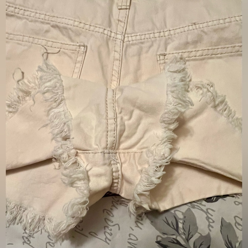 NWOT Women’s WeWoreWhat high waist bf fit cream fringe cutoff denim shorts sz 29 - Picture 8 of 10